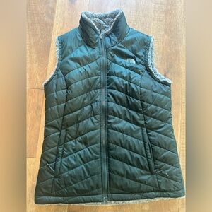 Women’s North Face Olive mossbud reversible vest - Medium